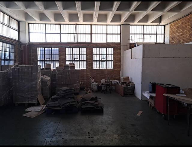2,300M² WAREHOUSE FOR SALE IN OPHIRTON